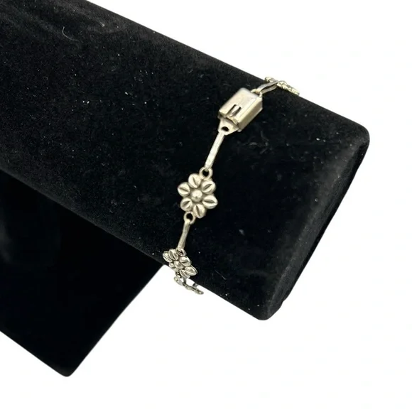Vintage Silver Floral Link Bracelet | Mid Century Flower Bracelet - Picture 2 of 6